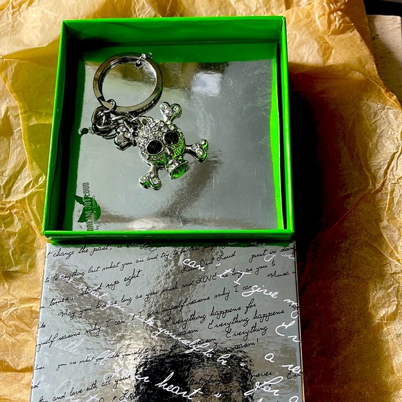 dream out loud Jewelry - Dream out loud skull key chain